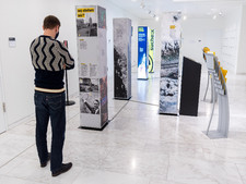 Besucher der Ausstellung suche:x im Landtag Brandenburg