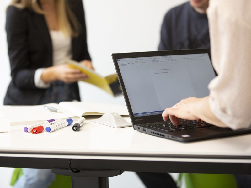 verweist auf: Werden Sie Teil des Teams (© BASE/Silke Weinsheimer) Werden Sie Teil des Teams