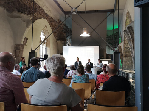 Publikum bei Veranstaltung in der Magdeburger Johanniskirche (© BASE) Publikum bei Veranstaltung in der Magdeburger Johanniskirche