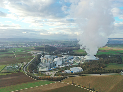 The debate on a lifetime extension for nuclear power plants (© picture alliance / Daniel Kubirski | Daniel Kubirski) The debate on a lifetime extension for nuclear power plants